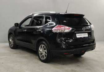 Подержанный автомобиль Nissan X-Trail 2015 года (7 фото)