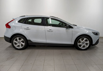 Подержанный автомобиль Volvo V40 Cross Country 2014 года (4 фото)