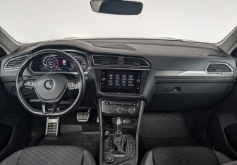 Подержанный автомобиль Volkswagen Tiguan 2018 года (14 фото)