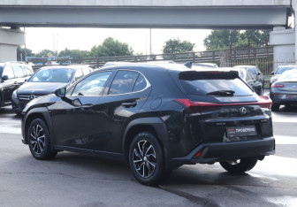 Подержанный автомобиль Lexus UX 2019 года (7 фото)