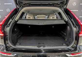 Подержанный автомобиль Volvo XC60 2018 года (10 фото)