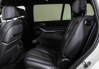 Подержанный автомобиль BMW X7 2022 года (15 фото)