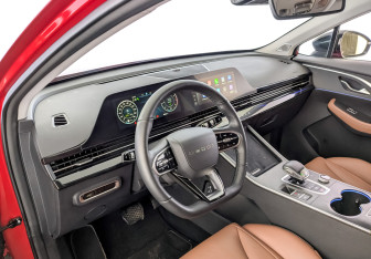 Подержанный автомобиль Omoda C5 2024 года (16 фото)
