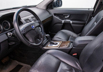 Подержанный автомобиль Volvo XC90 2010 года (10 фото)
