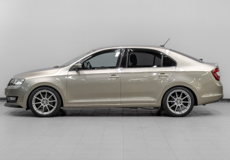 Подержанный автомобиль Skoda Rapid Liftback 2018 года (8 фото)