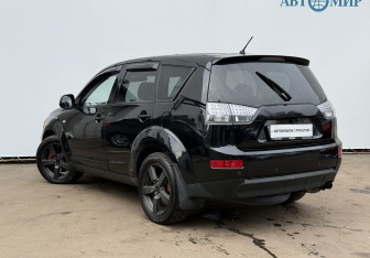 Подержанный автомобиль Mitsubishi Outlander 2007 года (7 фото)