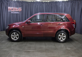 Подержанный автомобиль Suzuki Grand Vitara 2005 года (8 фото)