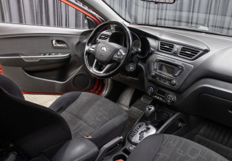 Подержанный автомобиль Kia Rio Sedan 2013 года (11 фото)