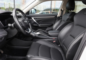 Подержанный автомобиль Geely Atlas Pro 2023 года (15 фото)