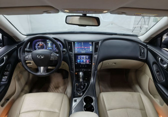 Подержанный автомобиль Infiniti Q50 2014 года (11 фото)
