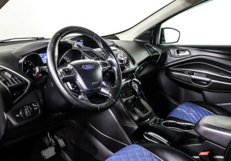 Подержанный автомобиль Ford Kuga 2013 года (10 фото)