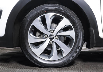 Подержанный автомобиль Kia Rio Hatchback 2018 года (8 фото)