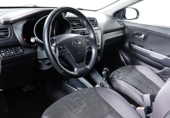 Подержанный автомобиль Kia Rio Hatchback 2017 года (11 фото)