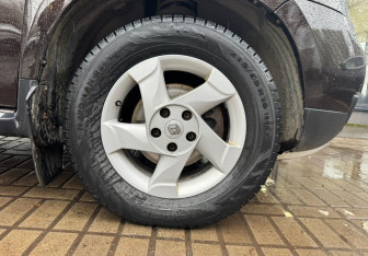 Подержанный автомобиль Renault Duster 2016 года (14 фото)