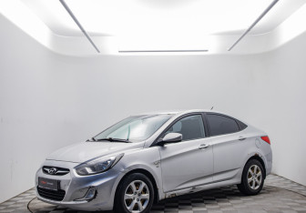 Подержанный автомобиль Hyundai Solaris Sedan 2011 года (1 фото)