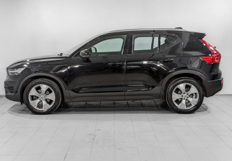 Подержанный автомобиль Volvo XC40 2021 года (8 фото)