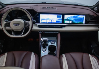 Подержанный автомобиль Geely Monjaro 2022 года (13 фото)