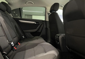 Подержанный автомобиль Volkswagen Passat Sedan 2012 года (11 фото)