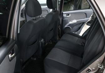 Подержанный автомобиль Kia Sportage 2010 года (12 фото)