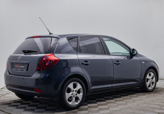 Подержанный автомобиль Kia Ceed Hatchback 2009 года (5 фото)