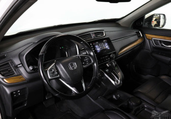 Подержанный автомобиль Honda CR-V 2017 года (10 фото)
