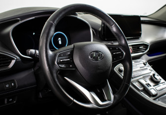 Подержанный автомобиль Hyundai Santa Fe 2021 года (17 фото)