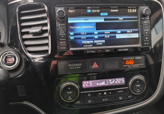 Подержанный автомобиль Mitsubishi Outlander 2012 года (14 фото)