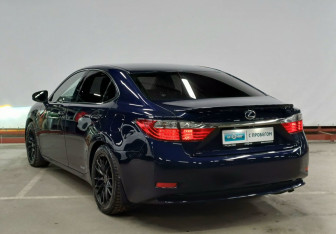 Подержанный автомобиль Lexus ES 2014 года (7 фото)