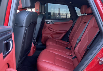 Подержанный автомобиль Porsche Macan 2021 года (18 фото)