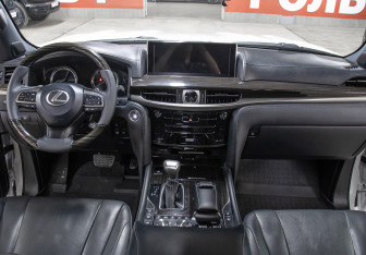 Подержанный автомобиль Lexus LX 2019 года (14 фото)