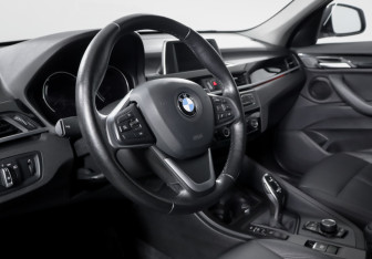 Подержанный автомобиль BMW X1 2018 года (14 фото)