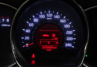 Подержанный автомобиль Kia Ceed Hatchback 2013 года (12 фото)