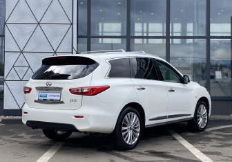 Подержанный автомобиль Infiniti JX 2013 года (5 фото)
