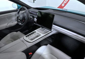 Подержанный автомобиль Xiaomi SU7 2024 года (8 фото)