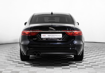 Подержанный автомобиль Jaguar XF Sedan 2017 года (6 фото)