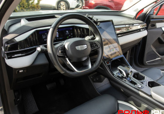 Подержанный автомобиль Geely Atlas 2023 года (16 фото)