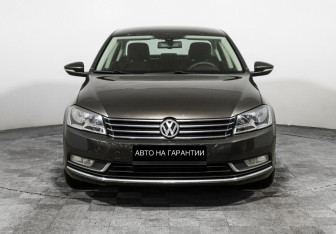 Подержанный автомобиль Volkswagen Passat Sedan 2011 года (2 фото)