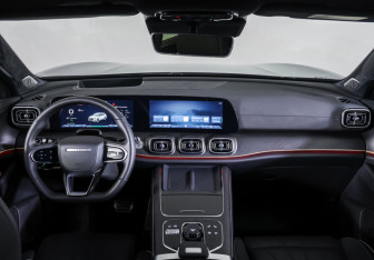 Подержанный автомобиль Jaecoo J8 2024 года (17 фото)