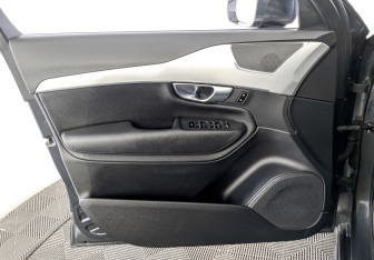Подержанный автомобиль Volvo XC90 2018 года (19 фото)