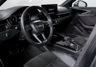 Подержанный автомобиль Audi A4 Sedan 2020 года (14 фото)