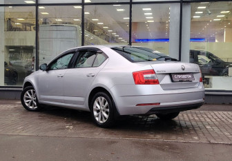 Подержанный автомобиль Skoda Octavia Liftback 2018 года (6 фото)