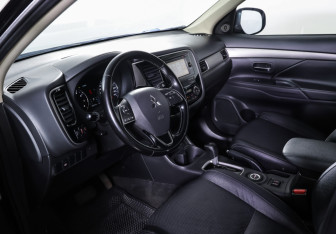 Подержанный автомобиль Mitsubishi Outlander 2015 года (15 фото)