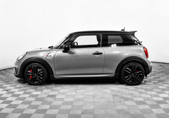 Подержанный автомобиль MINI Hatch 2017 года (25 фото)