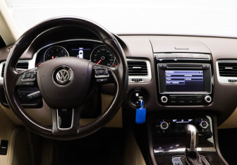 Подержанный автомобиль Volkswagen Touareg 2016 года (9 фото)