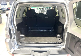 Подержанный автомобиль Mitsubishi Pajero 2012 года (6 фото)