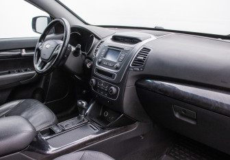 Подержанный автомобиль Kia Sorento 2017 года (10 фото)