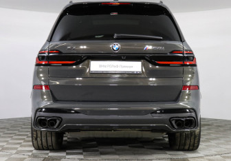 Новый BMW X7 2025 (4 фото)