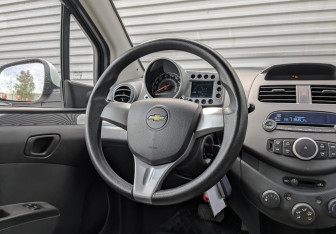Подержанный автомобиль Chevrolet Spark 2012 года (23 фото)