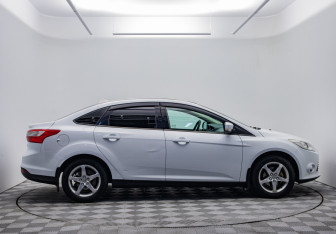 Подержанный автомобиль Ford Focus Sedan 2011 года (4 фото)