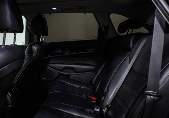 Подержанный автомобиль Kia Sorento 2018 года (13 фото)